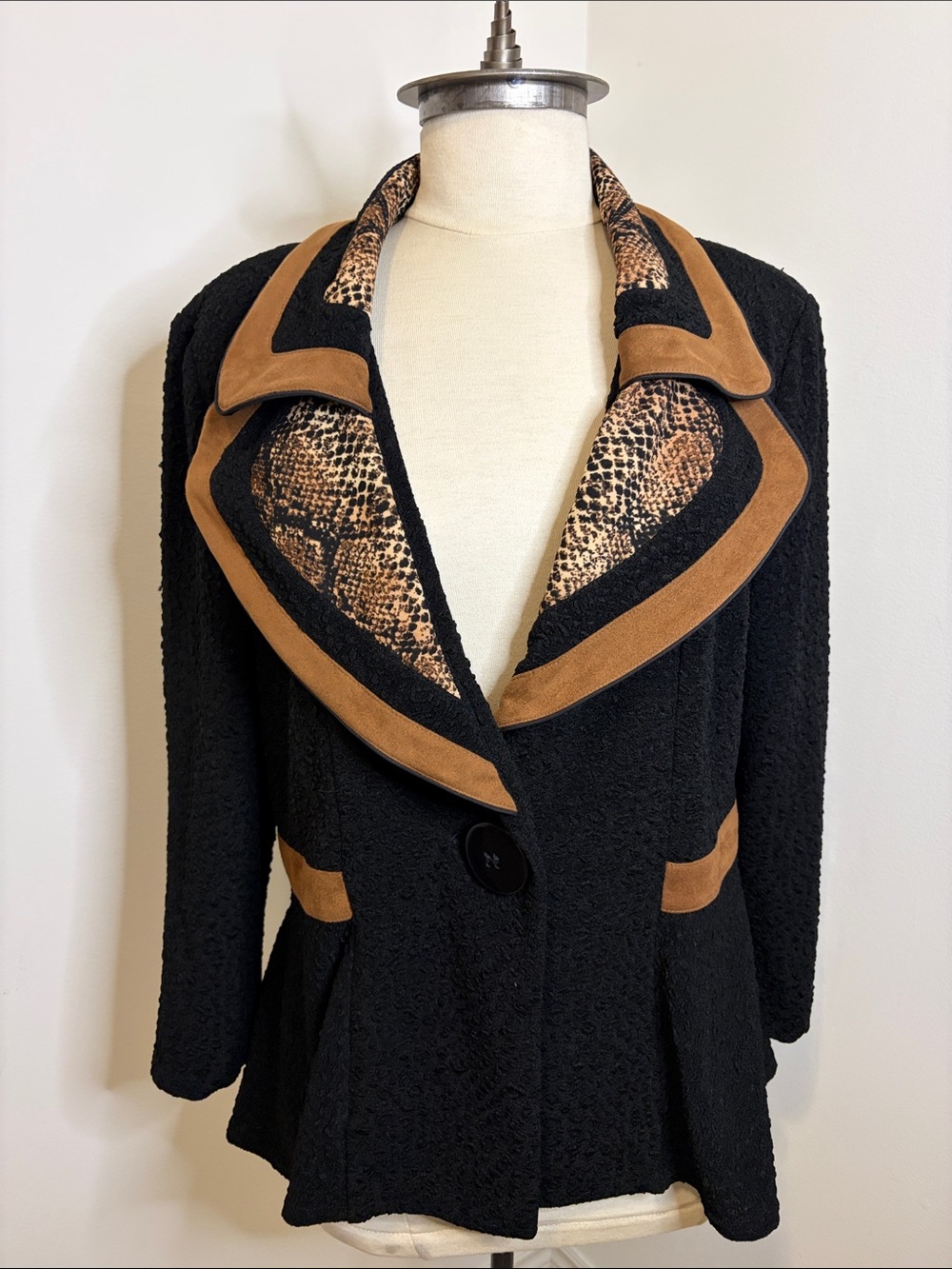 JOSEPH RIBKOFF Black Textured Peplum Jacket Faux Suede Snake Print Collar SZ 16